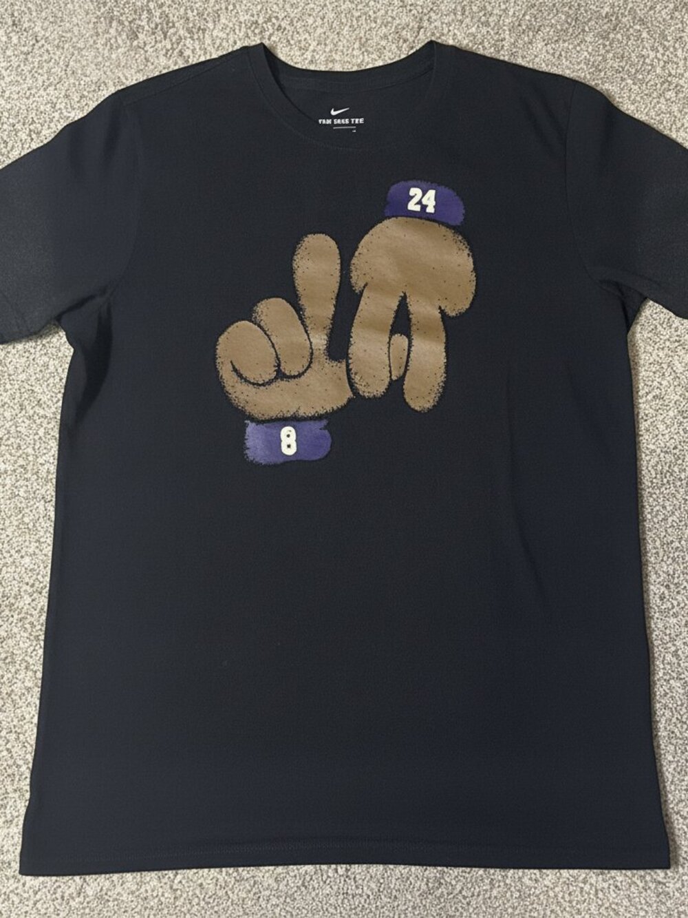 LA 24 Hand Sign Graphic T-Shirt Vintage Basketball Fan Unisex Streetwear Tee